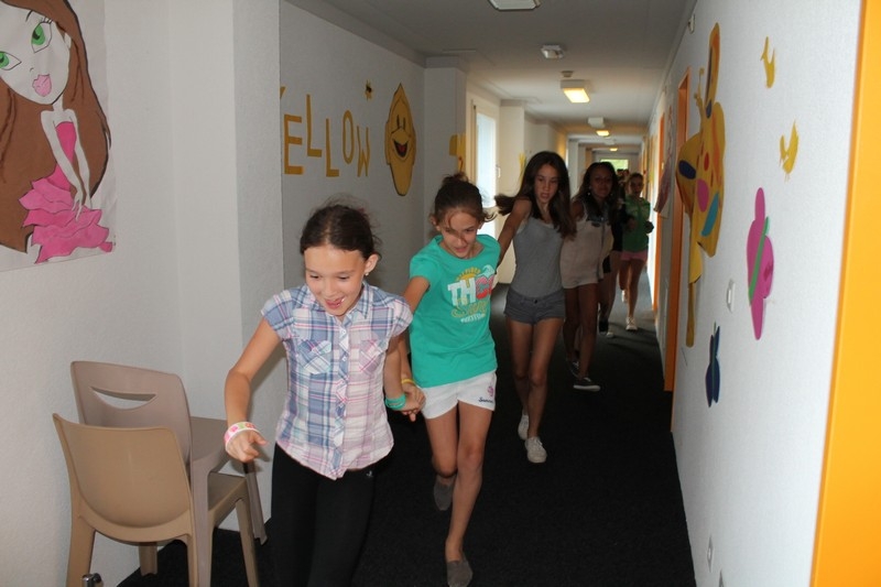 Village Camps International Summer Camp Leysin, Switzerland 2025-08-09 https://www.villagecamps.com/journals_admin/images/698-34-yellowevening (18).jpg